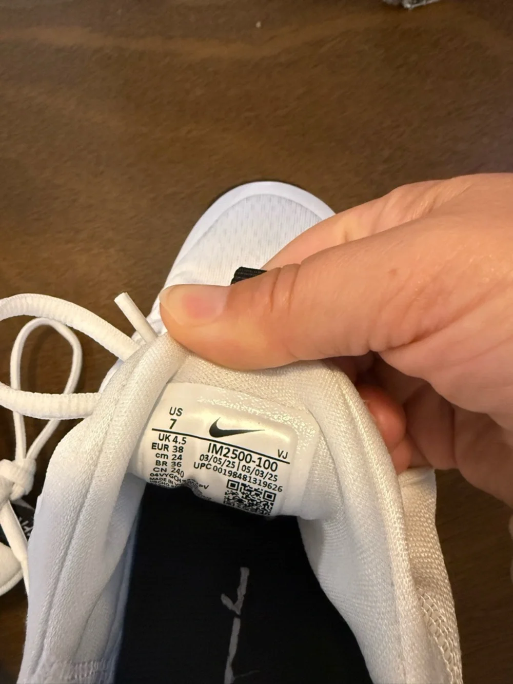 Nike White Mesh Running Sneakers with Black Insole Accent - Picture 3 of 6